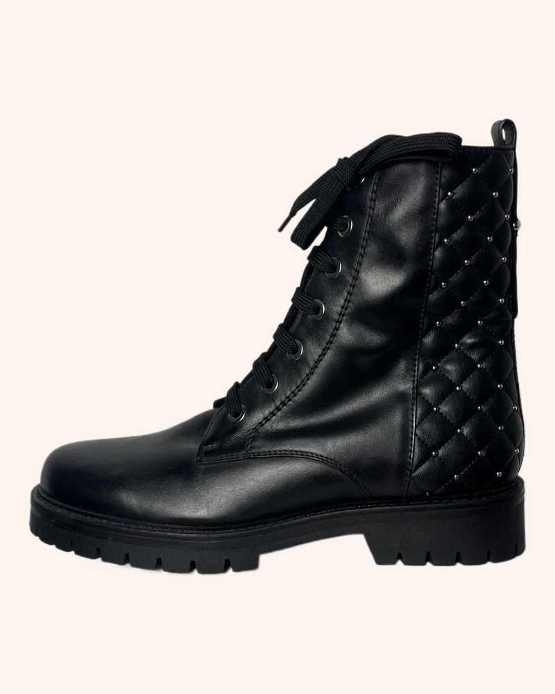 Paula Ryan - Quilted Lace Up Boots