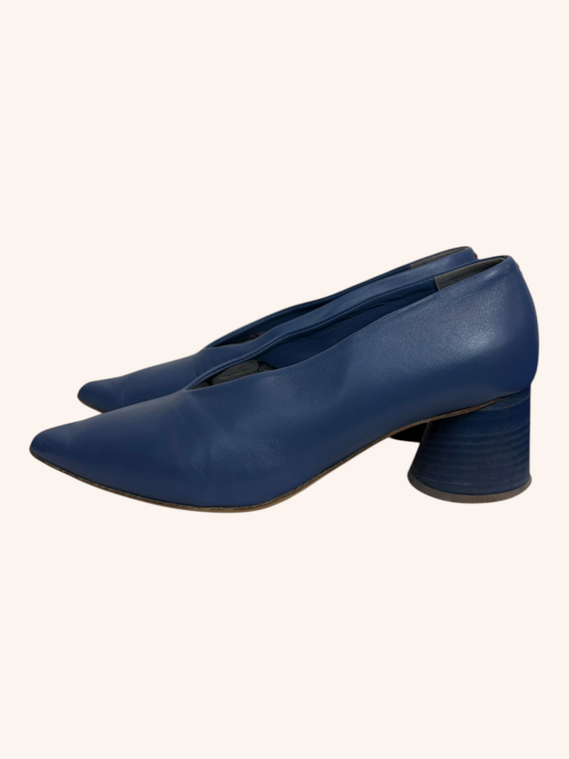 Halmanera - Pointed Toe Round Heel